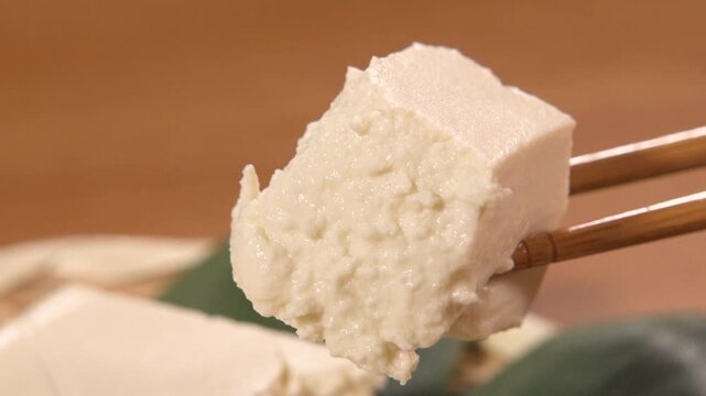 豆腐の箸あげ