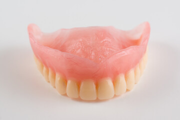 Removable plastic dentures for dental restoration