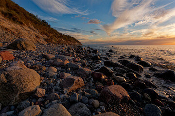 Obraz premium Abendstimmung am Weststrand der Insel Hiddensee nördlich vom Ort Kloster, Nationalpark Vorpommersche Boddenlandschaft, Mecklenburg-Vorpommern; Deutschland