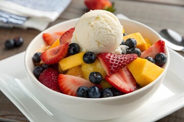 Vanilla ice cream with fresh strawberries and blueberry.