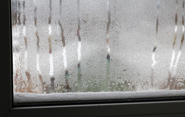 Fogging of a metal plastic window
