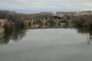 Fototapeta premium The River That Reflects the City