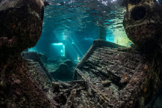 Exploring the SS Sapona wreck in the Bahamas underwater site