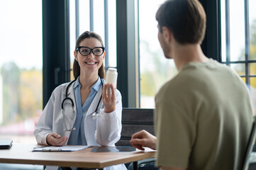 Obraz premium Male patient having an appointment with the therapist