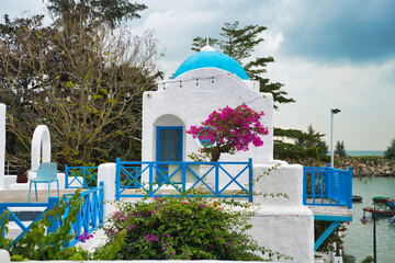 ギリシャ・サントリーニ島を模したベトナム・ダナンのソンチャーマリーナカフェ　