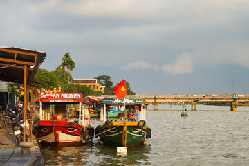 ホイアン・トゥボン川の小船