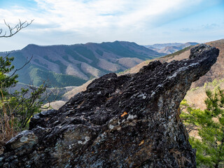 Obraz premium Rock Sentinel Over the Mountain Ridges