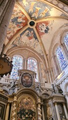 La magnifique chapelle r&eacute;nov&eacute;e du transept sud de la cath&eacute;drale de Poitiers