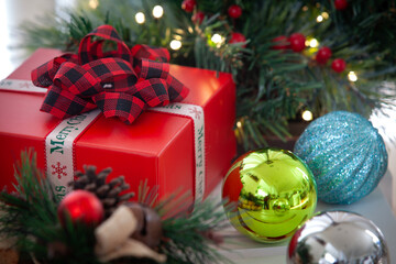 christmas tree and gift box