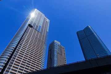 麻布台の高層ビル群・都市風景 © show-m