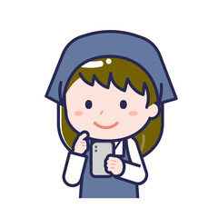 スマートフォンを使う「スタッフ」の女性