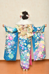 振袖の女の子（後姿）