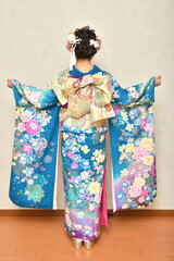 振袖の女の子（後姿）