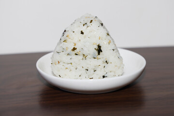 おにぎり_ワカメと白胡麻