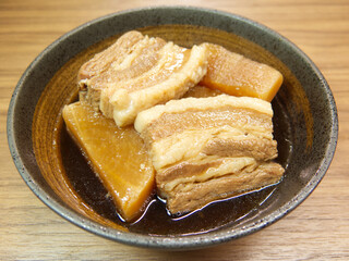 豚バラ肉と大根の煮物