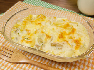 鶏肉とブロッコリーと玉ねぎ入りグラタン