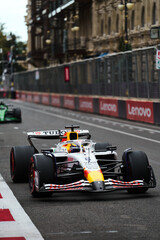 Obraz premium BAKU, AZERBAIJAN - SEPTEMBER 20, 2025: RB car (VCARB) through the urban streets of the Baku City Circuit during the Formula 1 Azerbaijan Grand Prix