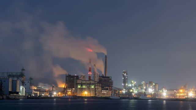 石巻市の製紙工場と港湾の夜景タイムラプス 固定