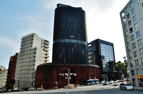 Traffic at Iikura Katamachi intersection with NOA Building, Tokyo, Japan