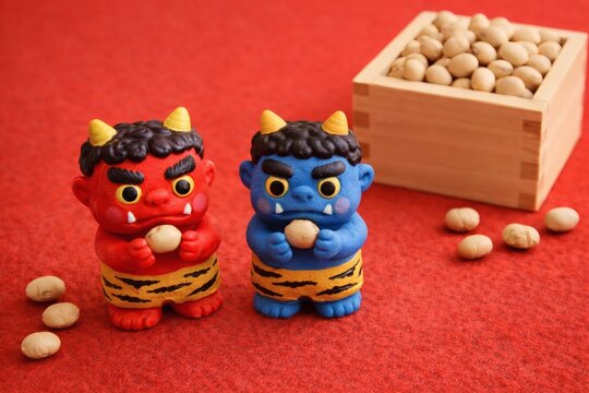 節分の赤鬼と青鬼のかわいい置物と福豆/Cute Red and Blue Oni Figurines for Setsubun Festival