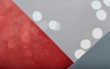 Composici&oacute;n minimalista con color fuerte sobre fondo neutro, espacio para texto.