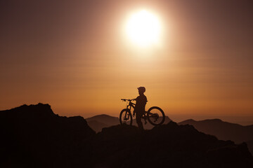 MTB-Fahrer in den Alpen