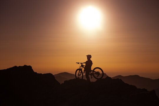 MTB-Fahrer in den Alpen