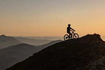 MTB-Fahrer in den Alpen