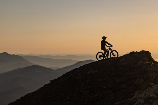 MTB-Fahrer in den Alpen