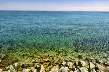Crosswind, a half wind, lateral winds. Ripples on the sea