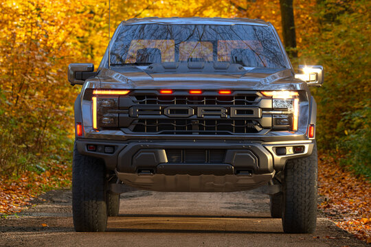  The new Ford F-150 Raptor R has even more power.