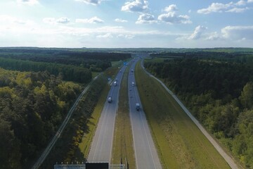 Obraz premium Highway traffic through forested European region