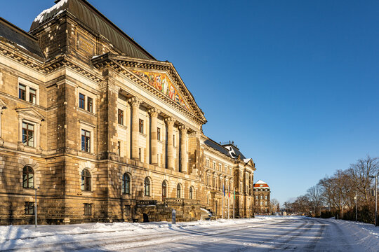 Dresden Sachsen Deutschland Frauenkirche Winter Elbe Altstadt Schnee Frost Panorama Saxonia Kathetrale