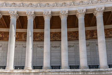 Obraz premium Italy - Rome - Vittoriano - Colonnade with Corinthian columns and frieze on Victor Emmanuel Monument neoclassical architecture