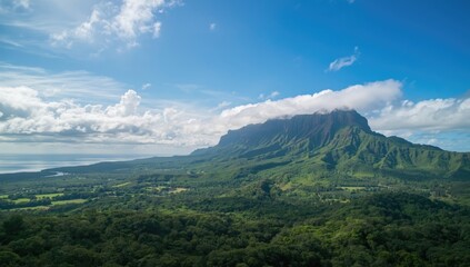 Naklejka premium Summer landscape of Sleeping Giant Mountain with trees and greenery, highlighting outdoor exploration and natural environment