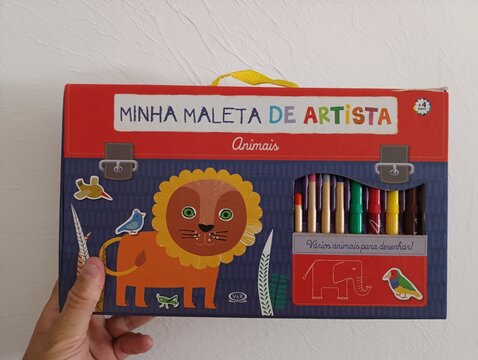 Maleta de desenho infantil.