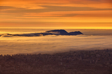 The Perfect Lima Sunset Nothing compares to the raw beauty of the Costa Verde at dusk. Watching the sun dip below the horizon from the edge of Miraflores