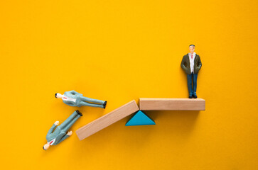 Leader standing strong on seesaw winning competition