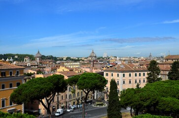 Obraz premium View from iconic Altar of the Fatherland to Rome historic center, Italy