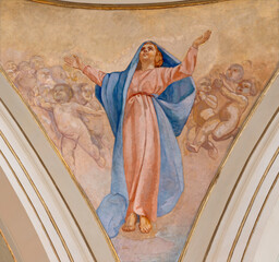 Fototapeta premium SALERNO, ITALY - OCTOBER 6, 2025: The fresco of Assumption in the church Chiesa della Santissima Annunziata by Lorenzo Iovino (1957).