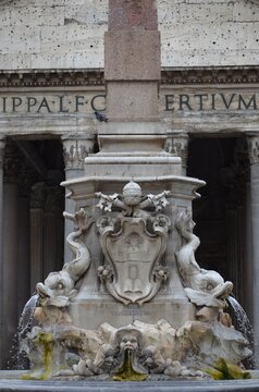The Fountain (1578) by Giacomo Della Porta crowned by the Macuteo obelisk in 1711 and the Pantheon (27 BC.) - Piazza della Rotonda