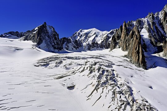 View of the mountains from the T&eacute;l&eacute;cabine Panorama Railway, La Tour Ronde, Mont Blanc, Mont Maudit, Le Mont Blanc du Tacul, in the foreground the glacier du G&eacute;ant, Chamonix-Mont-Blanc, Haute-Savoie, France