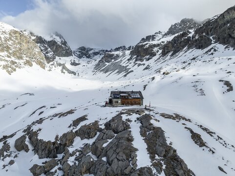 Winter in the mountains, Chamanna Jenatsch CAS, Swiss Alpine Club hut, Val Beve, Graub&uuml;nden, Switzerland