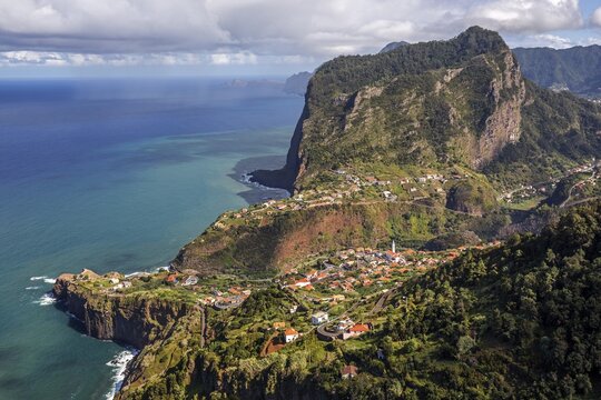 Eagle Rock, Penha de &Aacute;guila, landmark, Faial, north coast, Madeira Island, island, Portugal