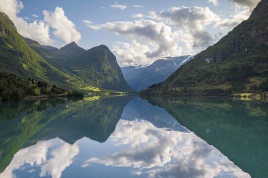 SpiSee Oldevatnet with Bergen, Olden, Stryn, Vestland, Norway