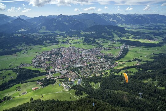 Aerial view, paragliding flight, view of Oberstdorf and the Allg&auml;u Alps, Oberallg&auml;u, Allg&auml;u, Bavaria, Germany