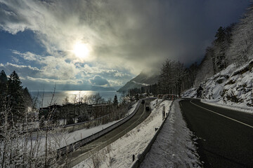 Blick von der Kesselbergstra&szlig;e auf den winterlichen Waschens bei dramatischen Wetter