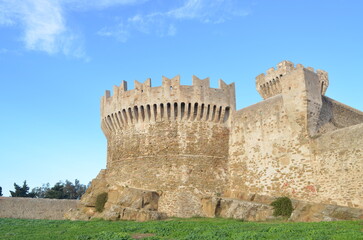 Naklejka premium An ancient building with a tower and a wall.