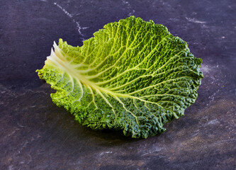 Wirsing roh auf Schiefer, Kohl