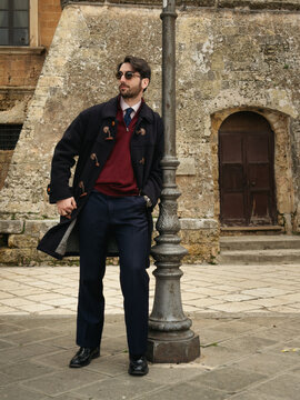 Bel ragazzo alla moda